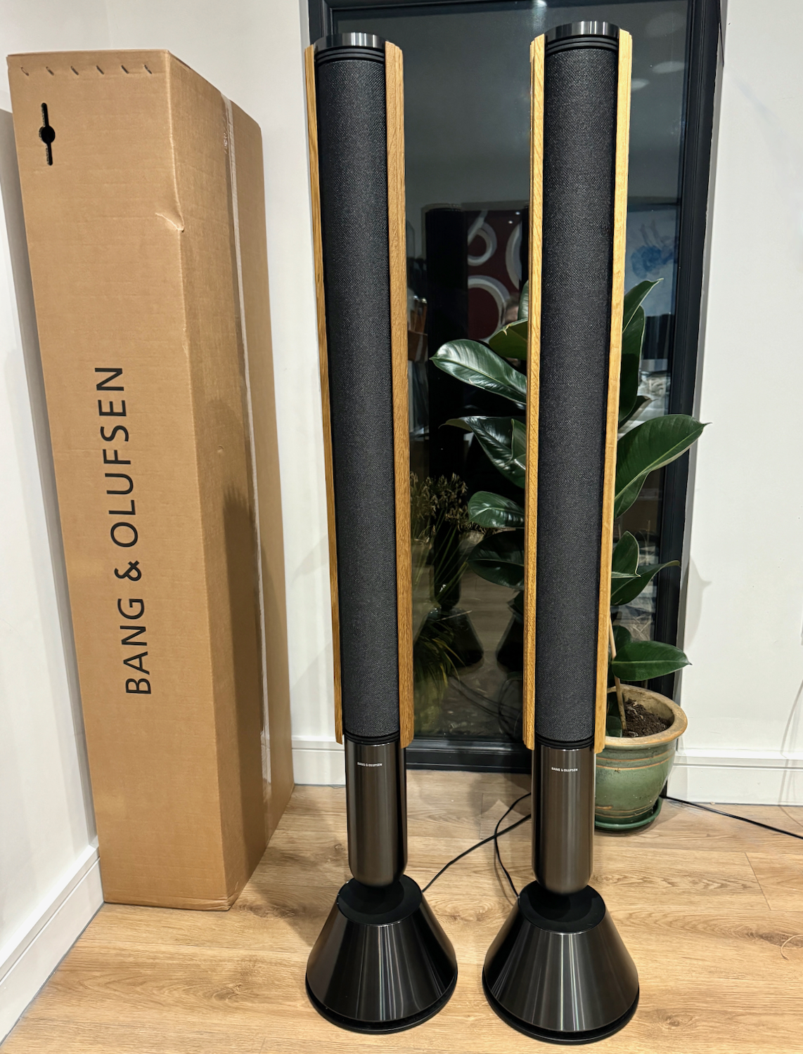 B&O BeoLab 28 Stereo Speakers - Piano Black + Oak Frets