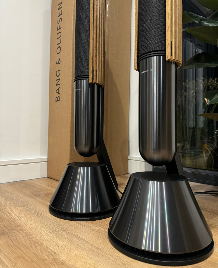 B&O BeoLab 28 Stereo Speakers - Piano Black + Oak Frets