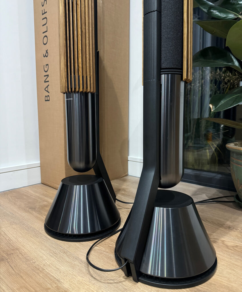 B&O BeoLab 28 Stereo Speakers - Piano Black + Oak Frets